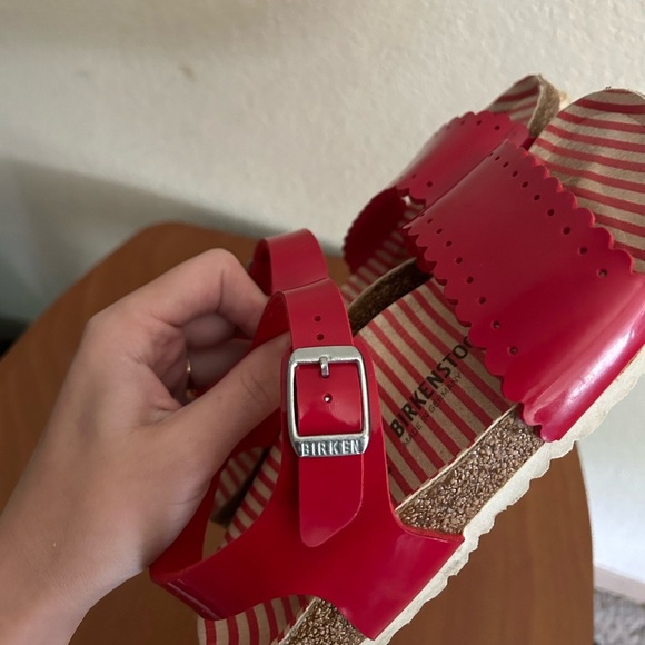 BIRKENSTOCK Risa Girls Nautical Stripes Red Patent BirkoFlor Size 2 Outdoor Run - Picture 10 of 10
